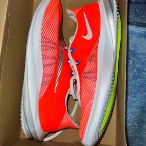 Nike future speed running shoe (GS/Men) 7Y (W) 8.5 Crimson chrome and white
